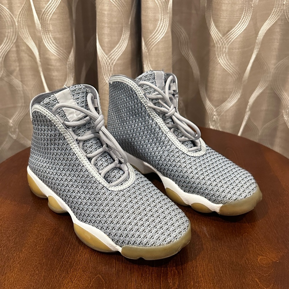 Nike Jordan Horizon - Size 6Y  Wolf Grey Athletic Sneakers Shoes 823581-013